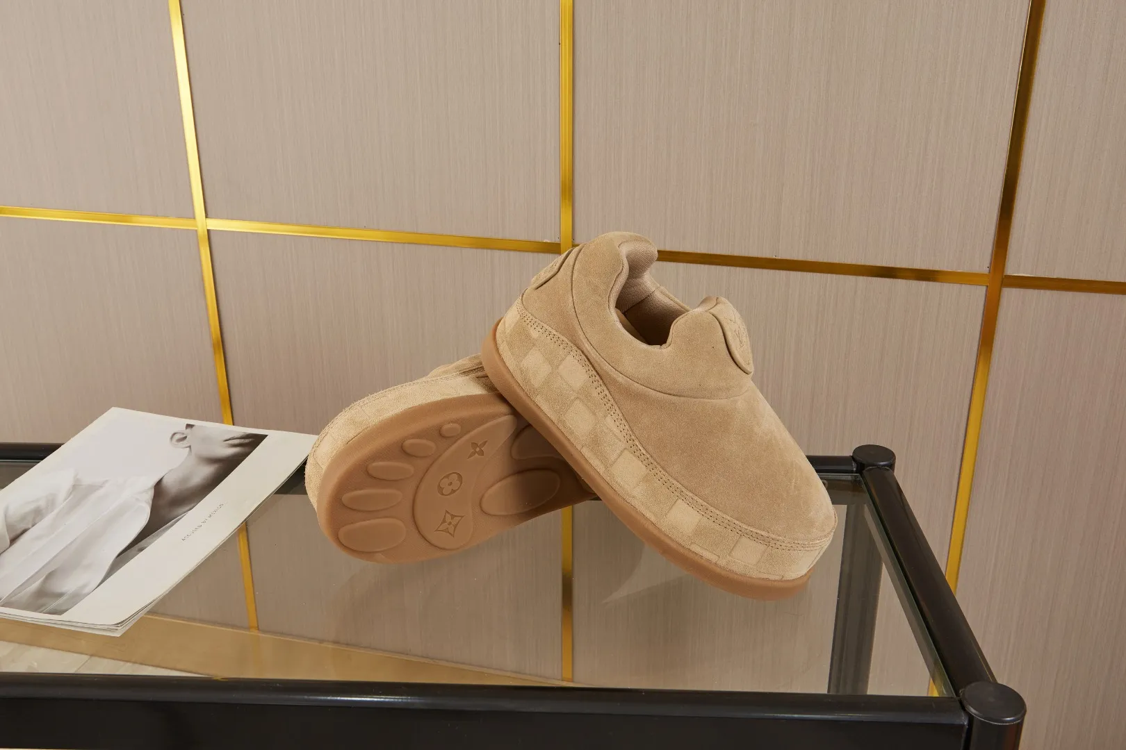 💰💰💰 660 hot items 🆕🆕🆕𝙇𝙑🔥New models are on the shelves🔥 Louis Vuitton 25ss, LV co-branded nigo YETI Fat Ding is ugly and cute, many internet celebrities have put it on the show, a classic and versatile item. Fabric: imported high mercerized cowhide suede. Lining: High-grade elastic mesh, original molded outsole. Size: women's clothing, 35-41 (customized for women's 40 and 41), men's clothing 39-46 (customized for 45-46)